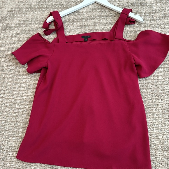 Ann Taylor off the shoulder/strap Top Burgundy- size Medium - Picture 4 of 7